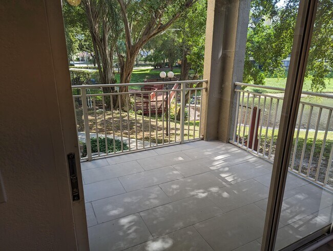 Foto del edificio - 1725 Palm Cove Blvd