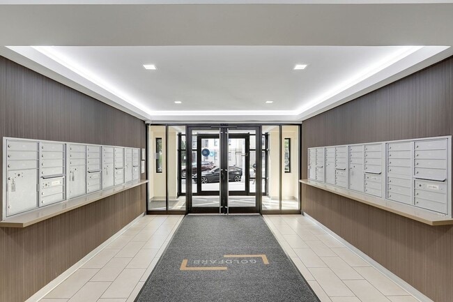 Building Photo - 2400 Webb Ave