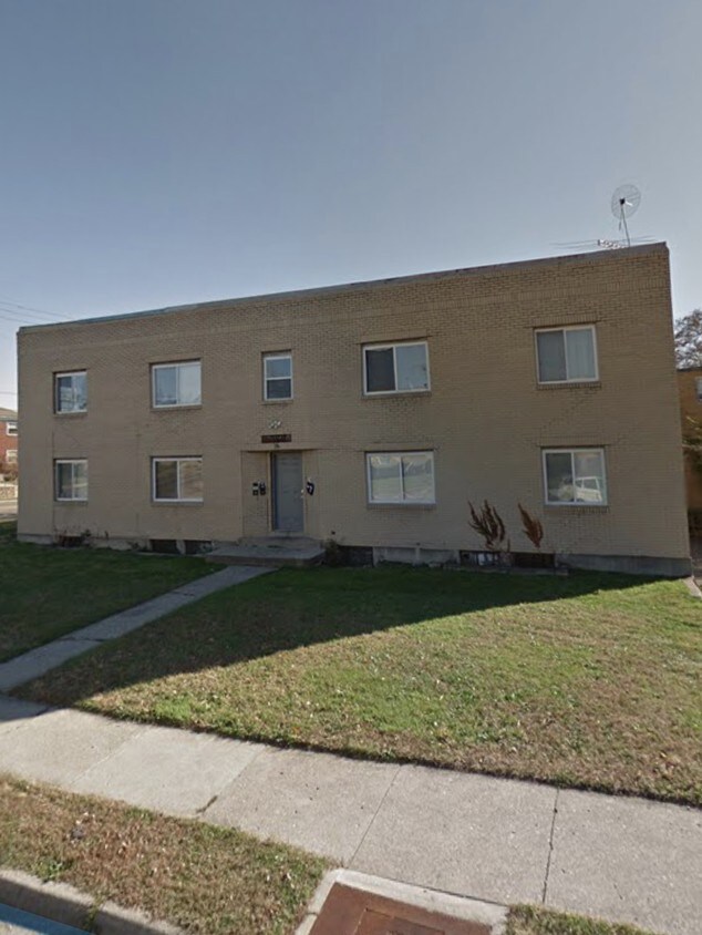 Primary Photo - 16 W Maplewood Ave