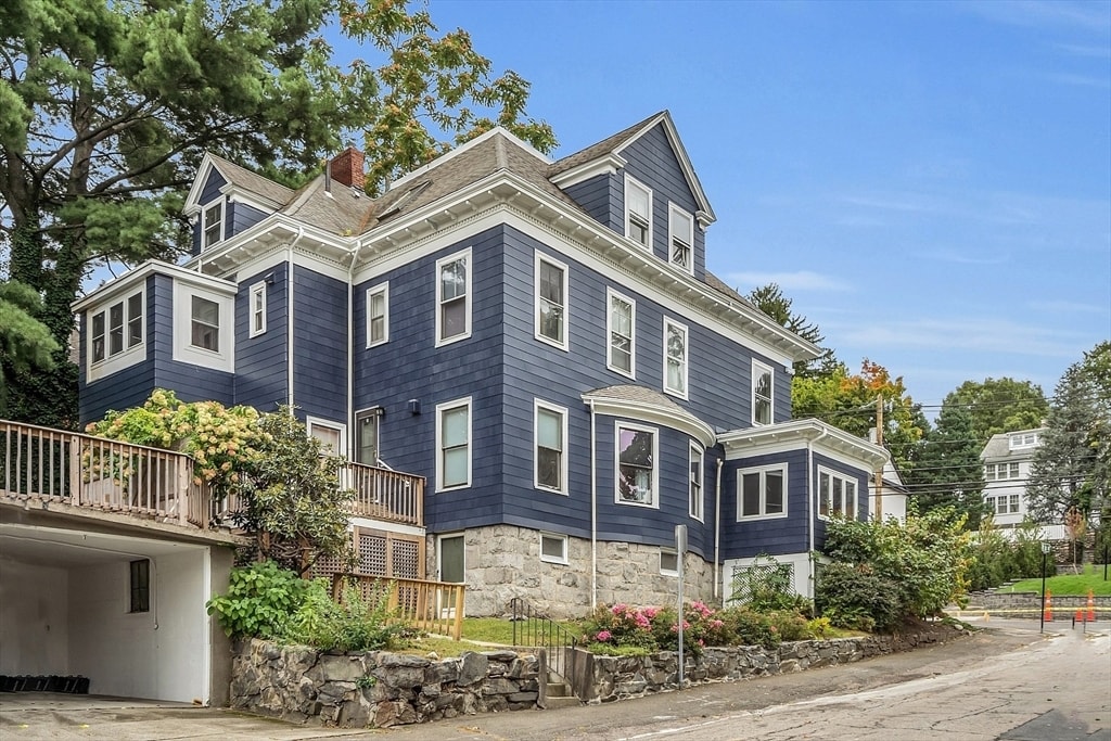 Primary Photo - 21 Newtonville Ave