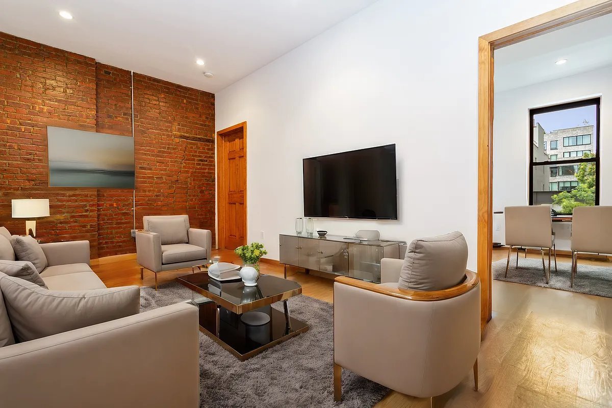 Foto principal - 203 E 14th St