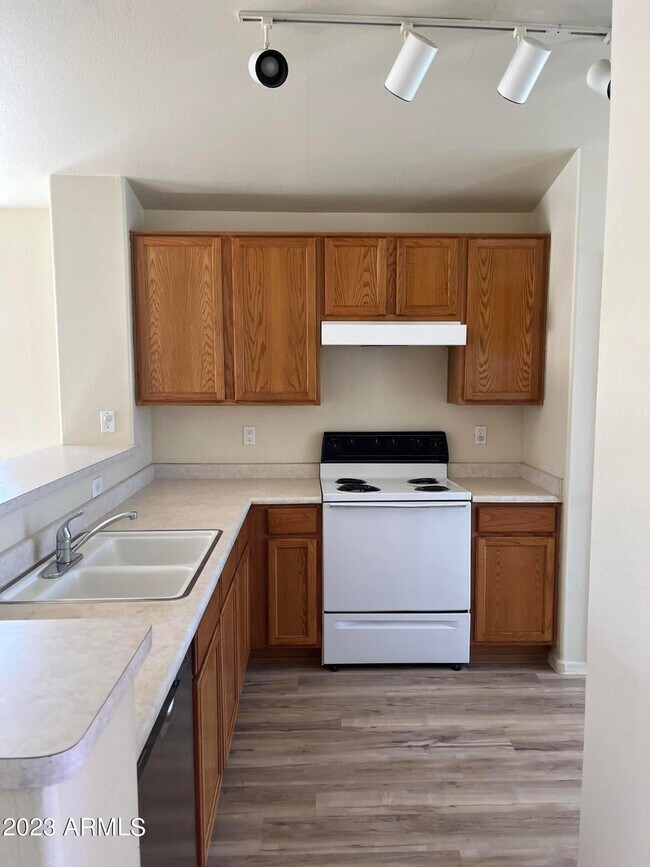 Foto del edificio - 1744 E Robin Ln