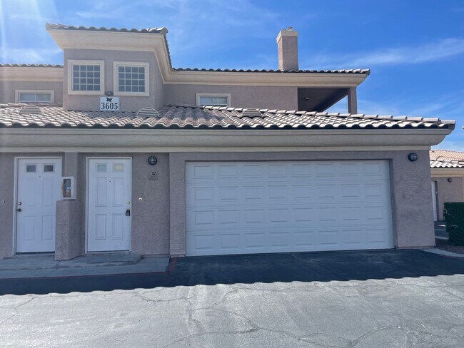 Building Photo - Beautiful open floor plan located in a gat...