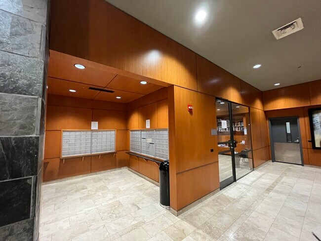 Foto del edificio - 208 W Washington St