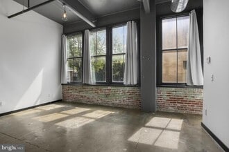 Building Photo - 1701 Tulip St