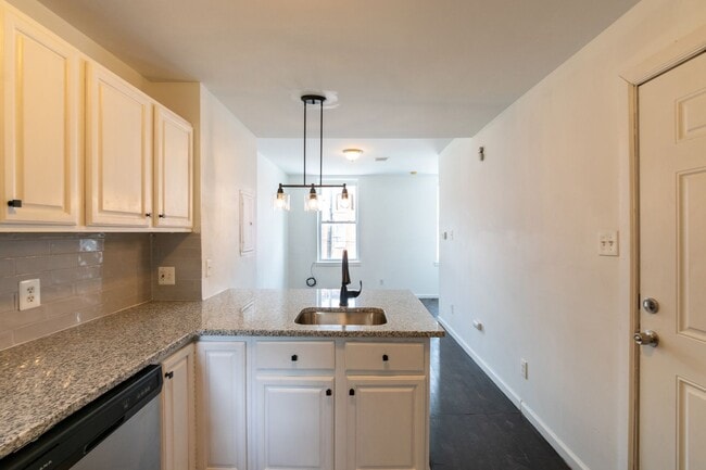 Photo - 305 N 41st St Apartment