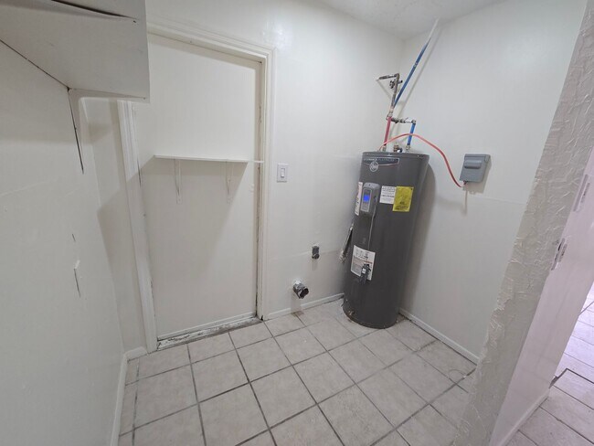 Building Photo - Section8 Accepted