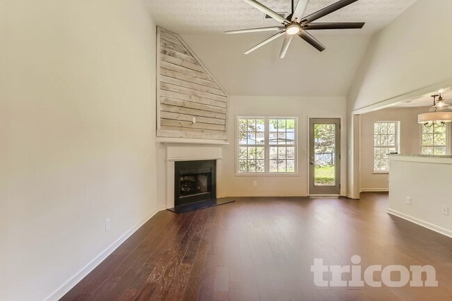 Building Photo - 2500 Huntington Dr