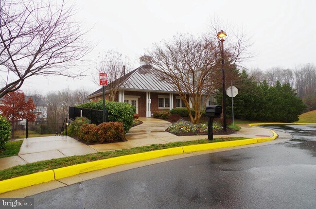 Building Photo - 9711 Handerson Pl