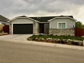 Building Photo - 358 Grullo Ln