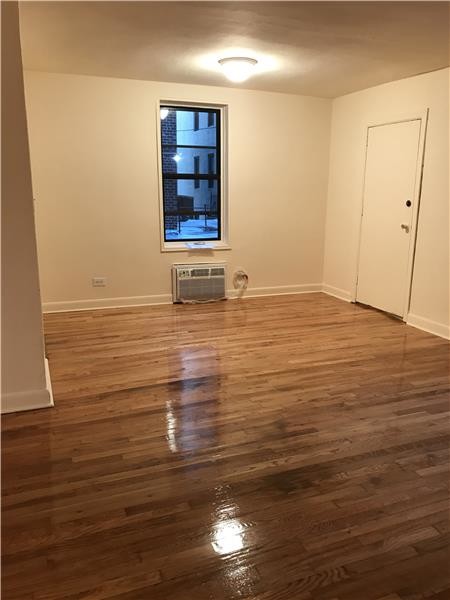 Foto del edificio - 9323 Shore Rd