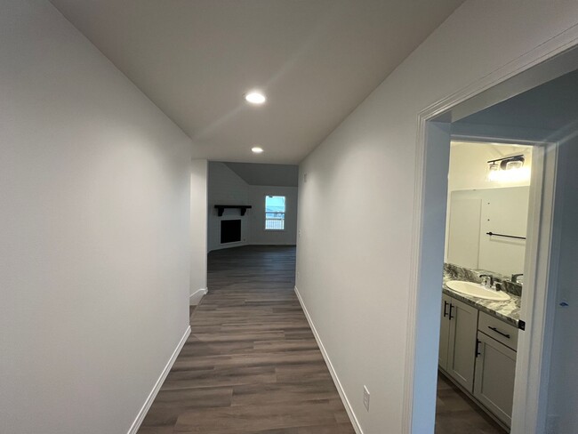 Foto del edificio - BRAND-NEW 5-bed, 3-bath home in Republic!!!