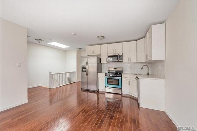 Foto del edificio - 725 Taylor Ave