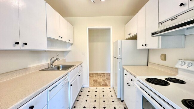 Building Photo - Lovely and Spacious Condo with a Water/Lagoon View and Resort Style Amenities!