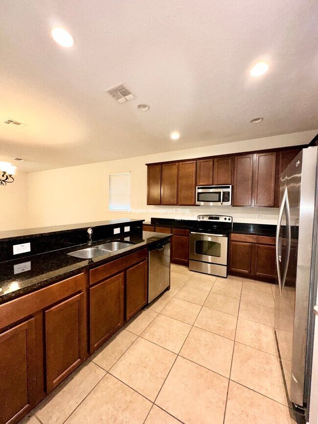 Building Photo - 13220 Longacre Dr