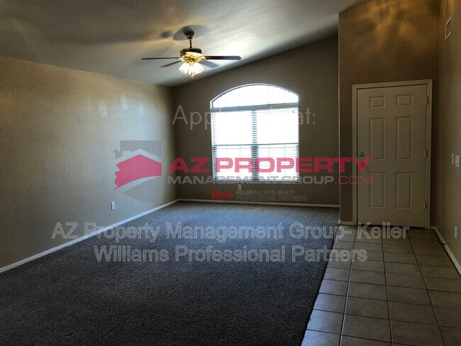 Foto del edificio - 13327 W Redfield Rd