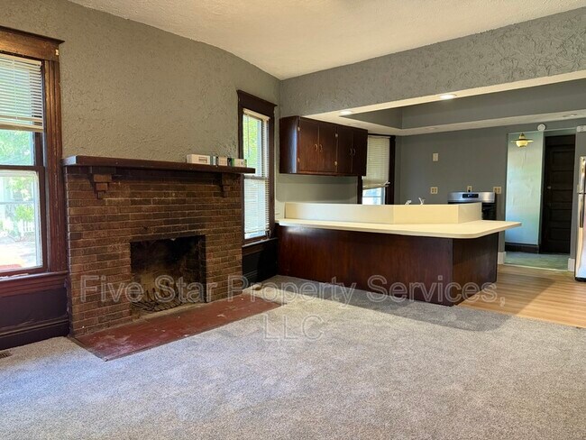 Foto del edificio - 229 W Allen St