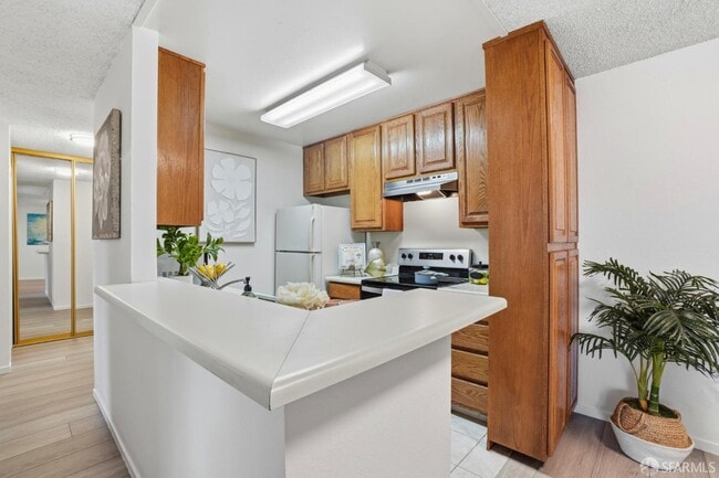 Building Photo - 101 Piccadilly Pl