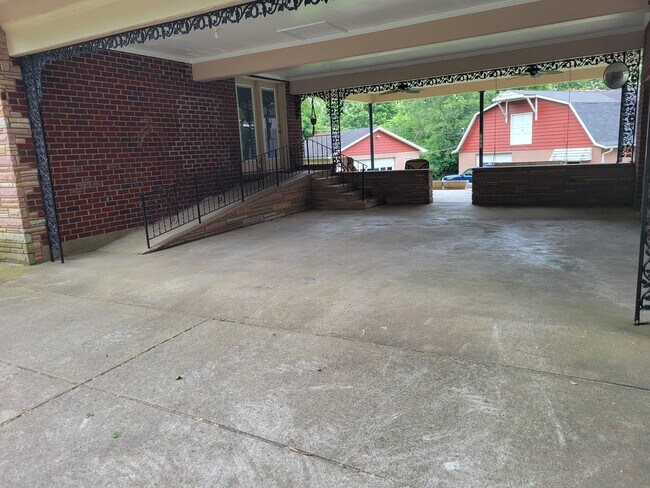 Building Photo - 109 Ray Ave