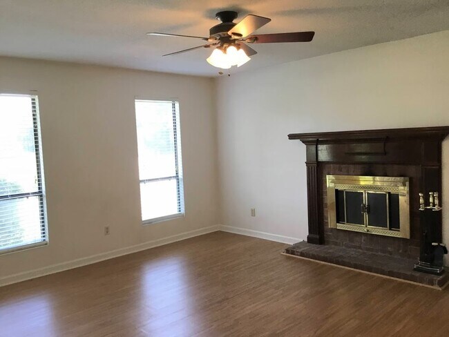 Building Photo - 2222 Pleasant Dr