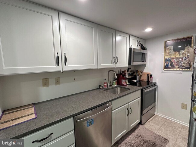 Building Photo - 1600 Prince St