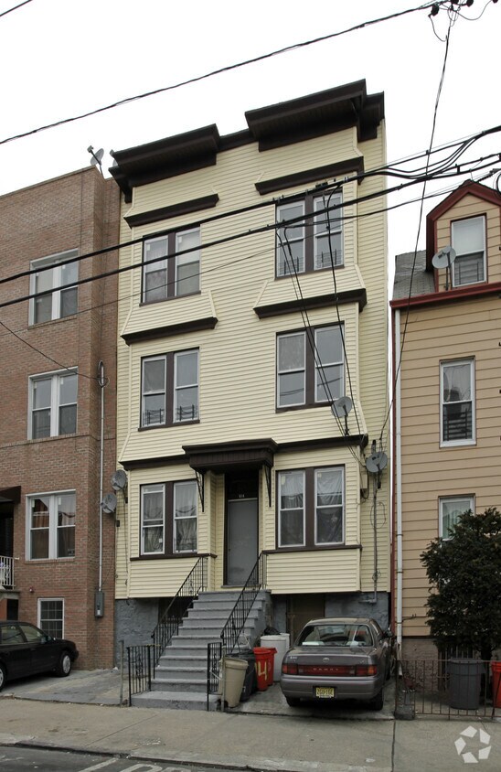 Building Photo - 614 10th St