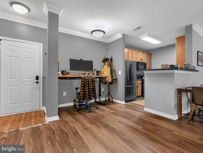 Foto del edificio - 4852 Eisenhower Ave