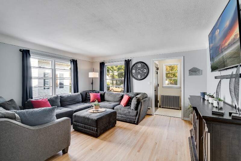 Foto principal - 2104 Grand Ave S