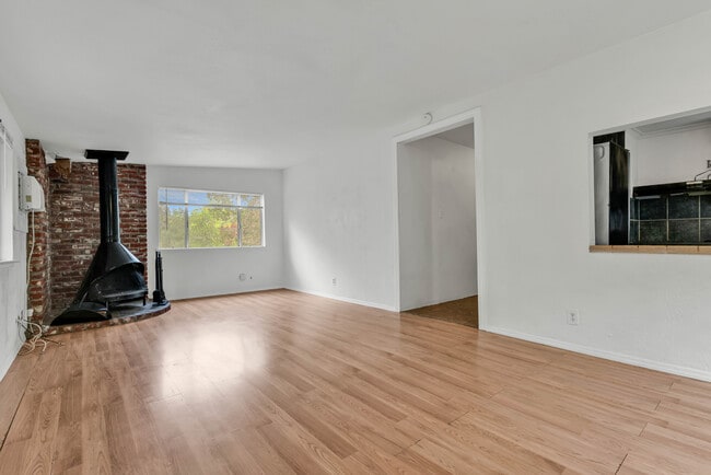 Building Photo - 1338 Homestead Ave