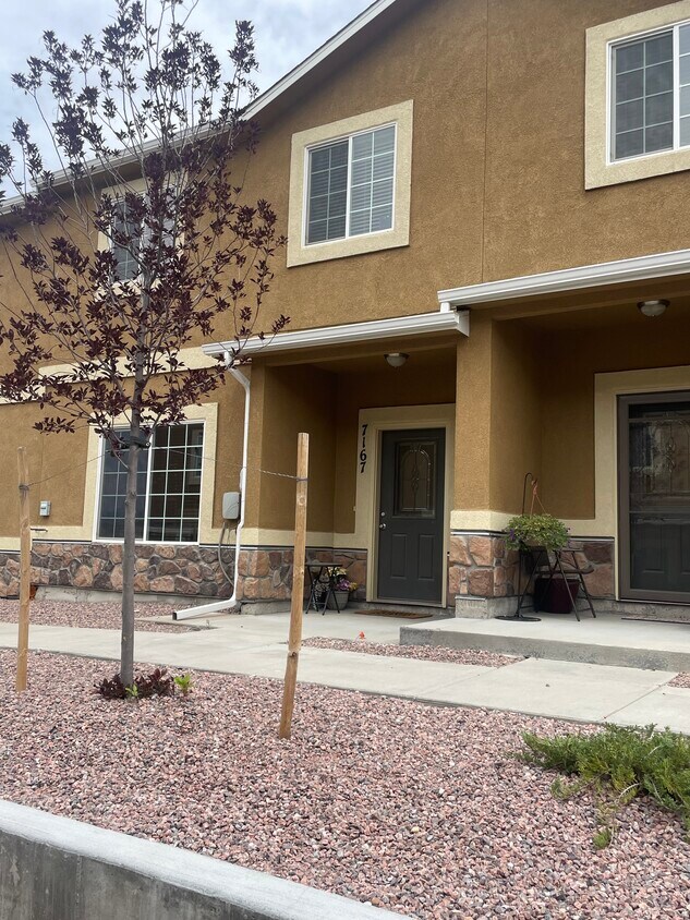 Foto del edificio - 7167 Black Spruce Hts