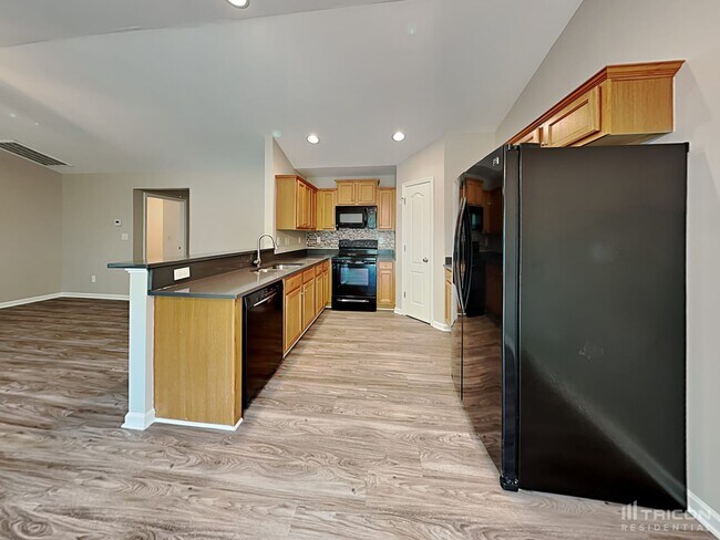 Foto del edificio - 6235 Leslie Drive