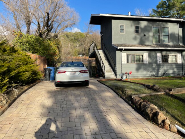 Building Photo - 442 Marshall Dr