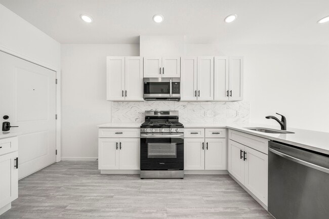 Building Photo - 51 E Main St