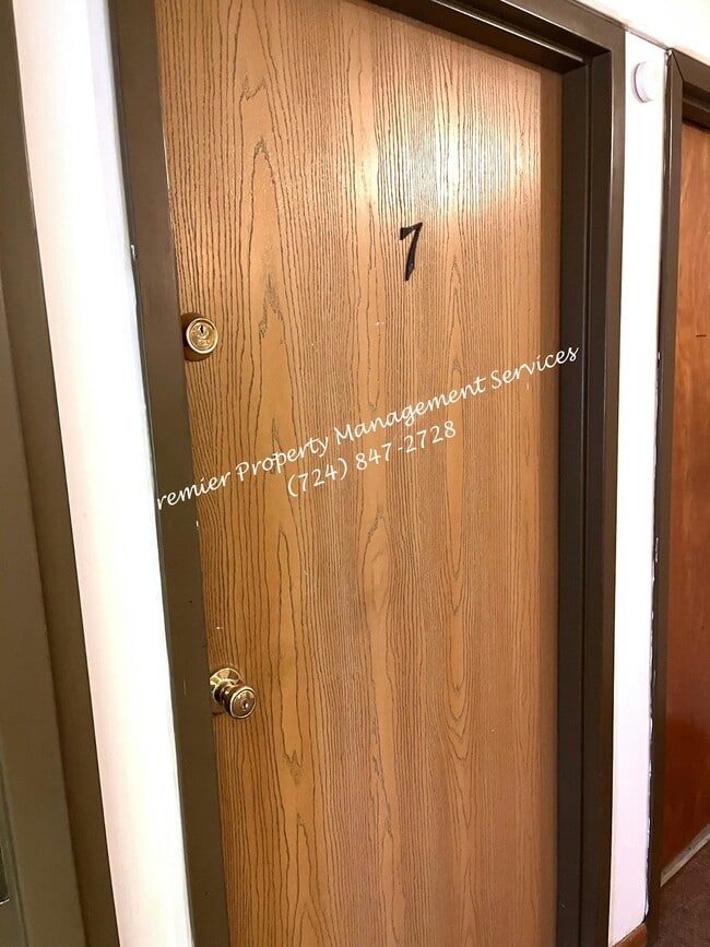 Building Photo - 518 W Cunningham St