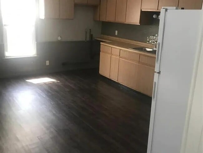 Building Photo - 514 8th St