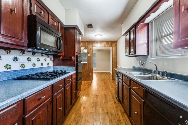 Foto del edificio - 10107 Muskogee Dr