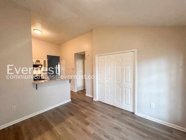 Foto del edificio - 10721 Ridgefield Dr