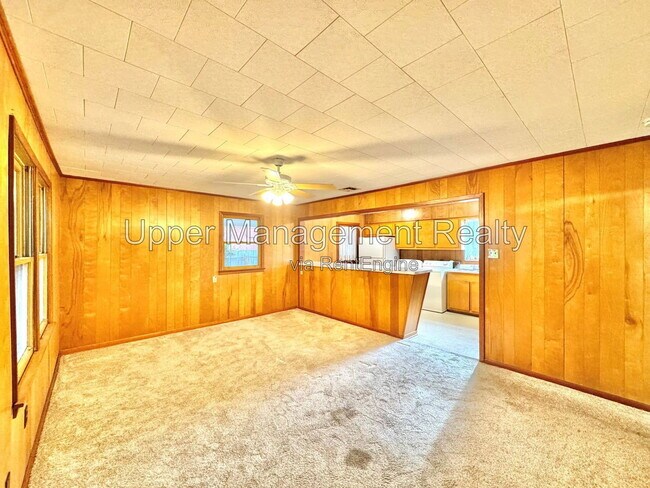 Building Photo - 638 Huntlee Dr