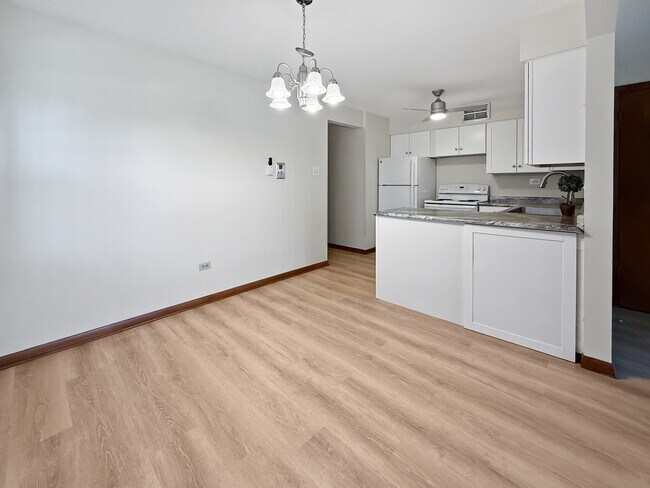 Foto del edificio - 2025 Maple Rd