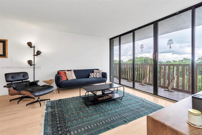 Foto del edificio - 780 NE 69th St