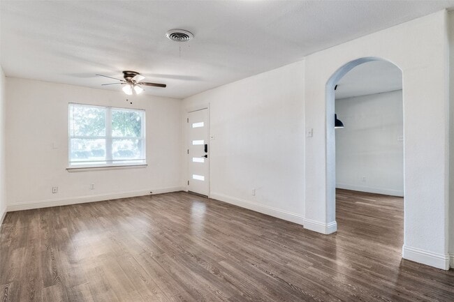 Building Photo - 10019 Olmos Dr