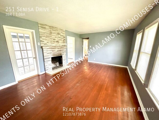 Foto del edificio - *MOVE IN SPECIAL!* Downstairs 3 Bedroom / ...