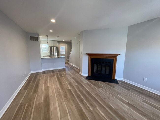 Building Photo - 8072 Wimbledon Dr