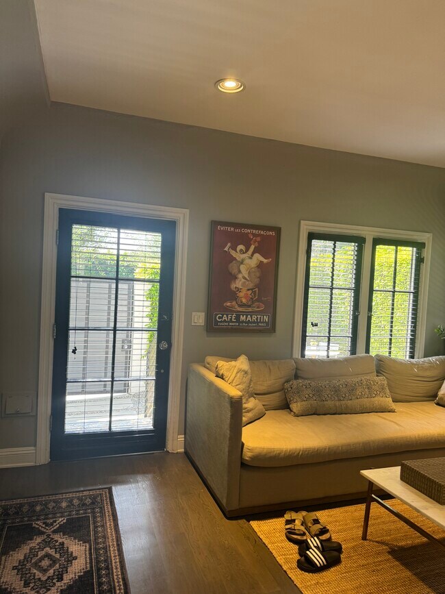 Foto del edificio - 4311 Finley Ave