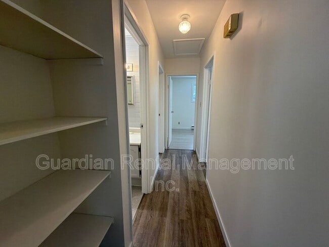 Building Photo - 137 Huron Crescent