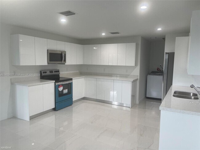 Foto del edificio - 4 br, 2 bath House - 531 NW 15 Street