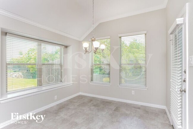 Building Photo - 323 Eden Dr