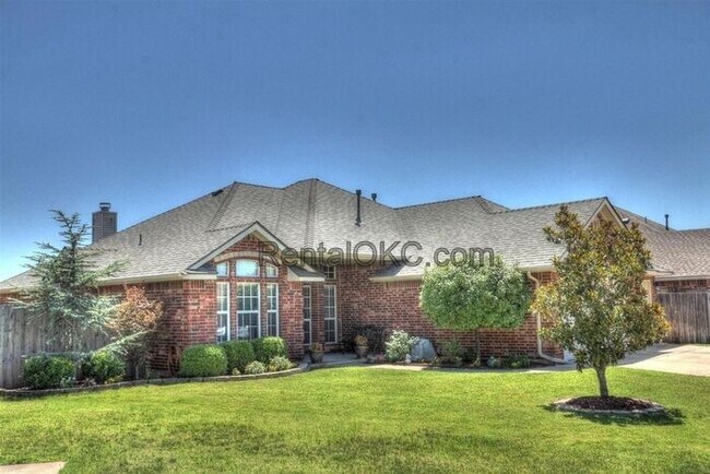 Foto del edificio - Moore 3/2 bed plus office and a storm shelter! Great schools, great access!