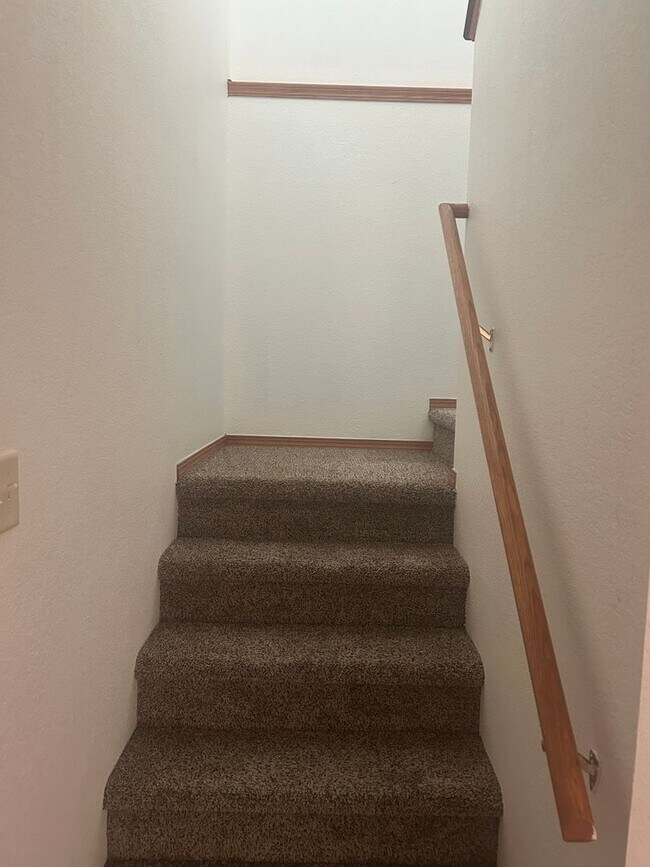 Building Photo - 3 Bedroom Home with Finished Basement - Cl...