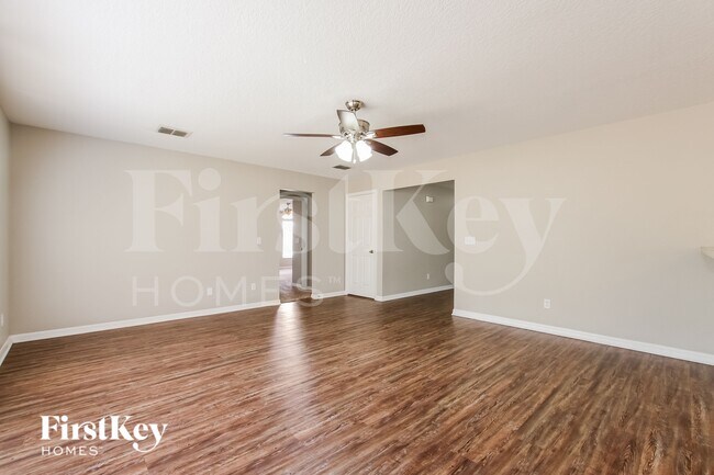 Foto del edificio - 642 Skyridge Rd